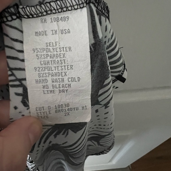 Black & White Flutter Sleeve Dress - Picture 4 of 4